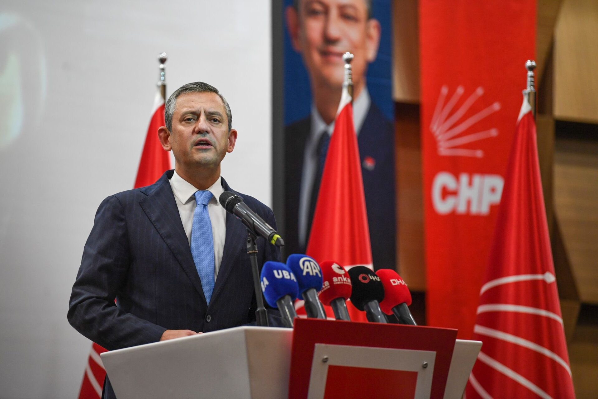 CHP Genel Başkanı Özgür Özel’in engelli STK’larla buluşmasından bir kare.