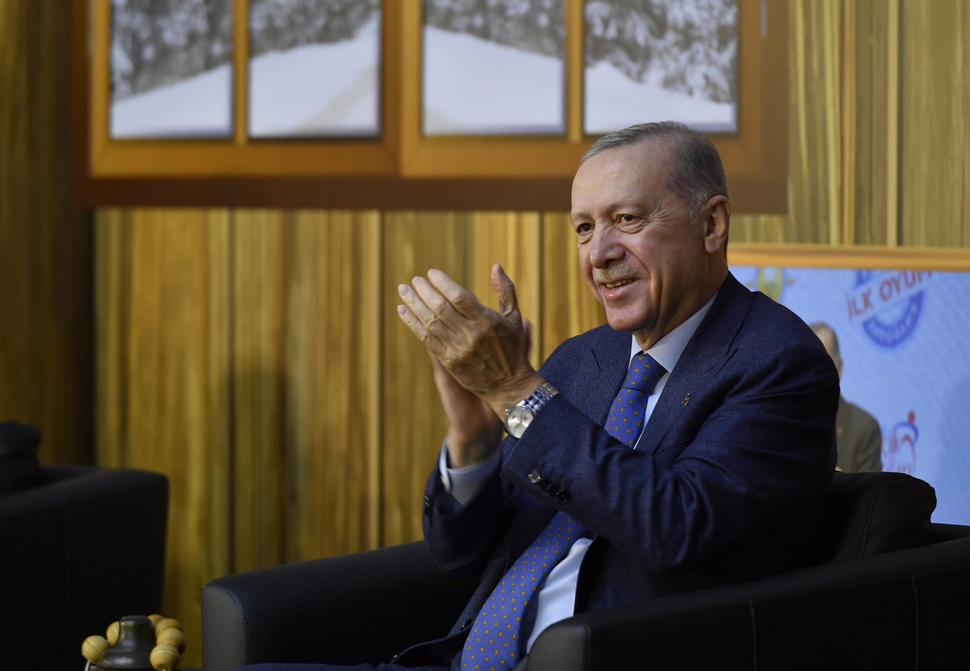 Cumhurbaşkanı Erdoğan, Erzurum'da gençlerle buluşmasında evlenme ve boşanma oranlarına dair açıklamalarda bulundu.