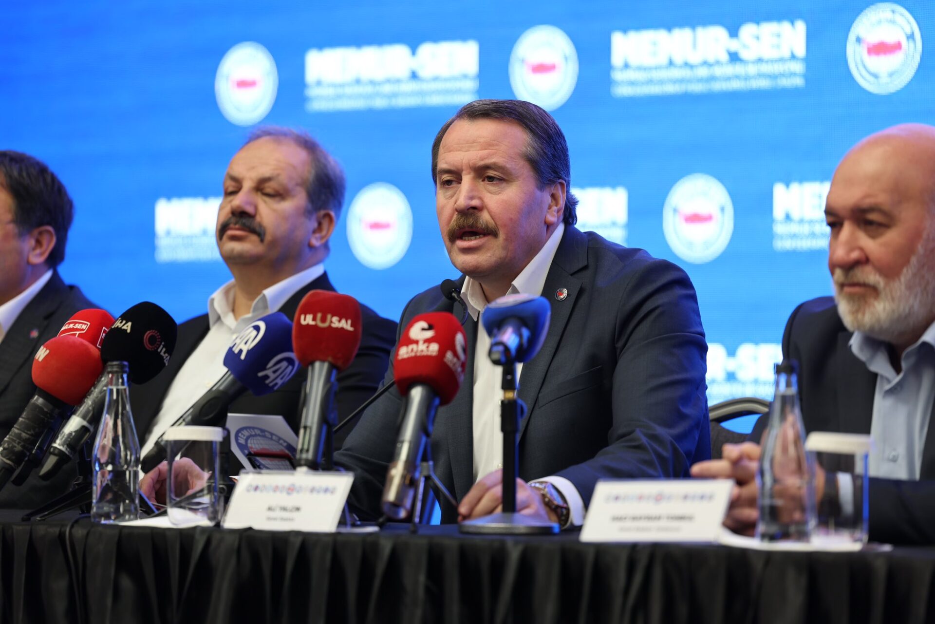 Memur-Sen Genel Başkanı Ali Yalçın, memur maaşlarına yüzde 15 ek zam talebini dile getirdi.