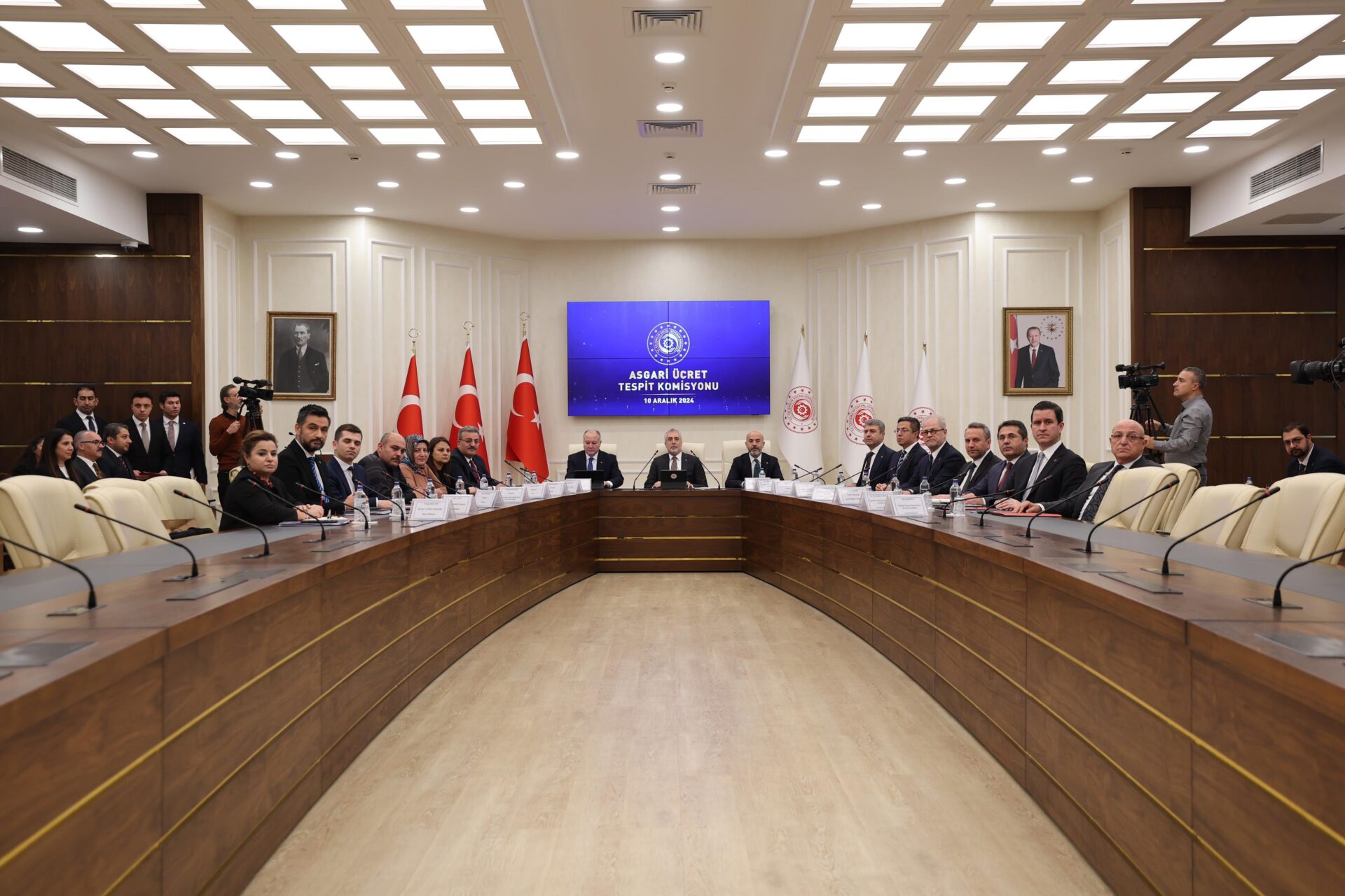 Asgari Ücret Komisyonu, 2025 yılı için rakam belirleme çalışmalarını sürdürüyor.