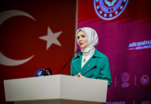 Bakan Göktaş Duyurdu: Doğum İzni Başvuruları 10 Gün İçinde Başlayacak Türkiye'de doğurganlık hızının azalmasını simgeleyen bir grafik.