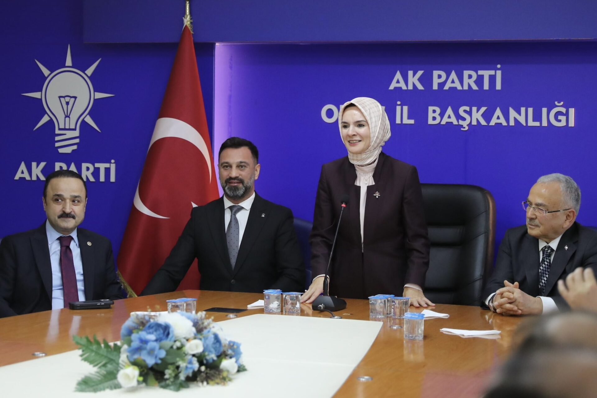 Aile ve Sosyal Hizmetler Bakanı Mahinur Özdemir Göktaş, Ordu ziyareti sırasında açıklama yapıyor.