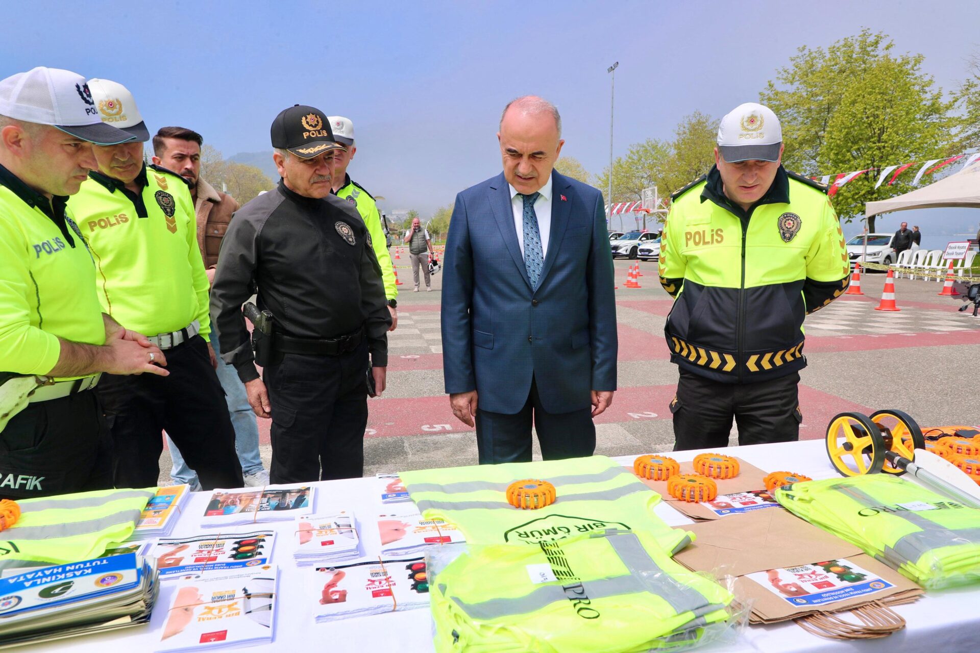 Vali Muammer Erol Trafik Haftası etkinliğinde