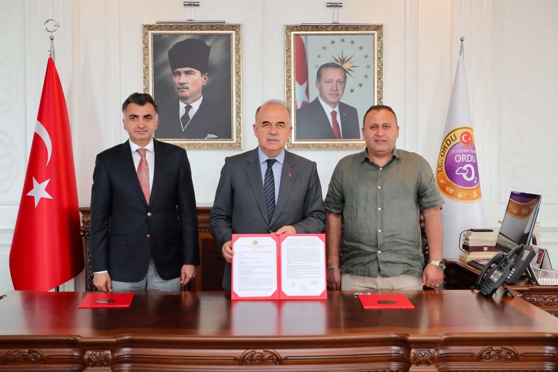 Ulubey Aydınlar İlkokulu’na yapılacak kütüphane için imzalanan protokol töreni