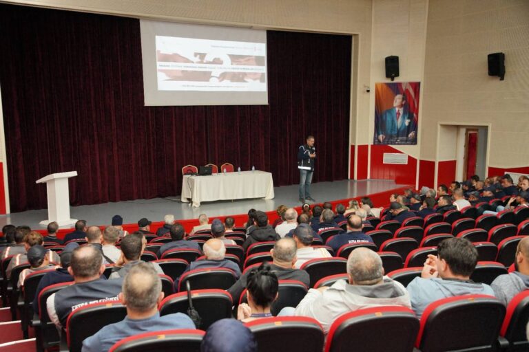 Fatsa Belediyesi personeline bağımlılık ve güvenli internet eğitimi