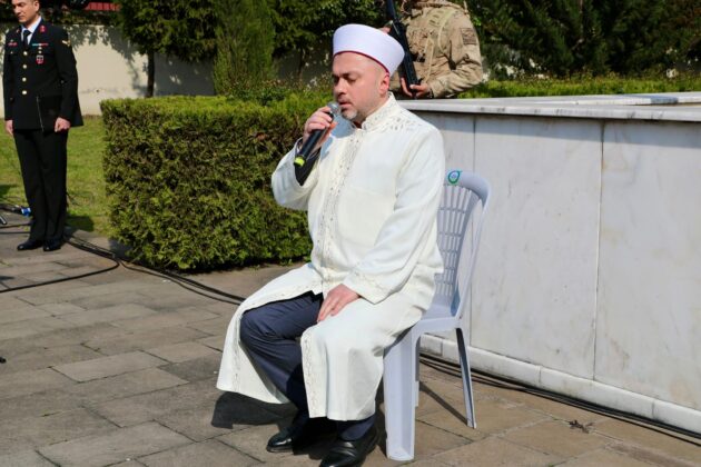 Hz. &Ouml;mer Camii İmam Hatibi Abdulkerim Şahin